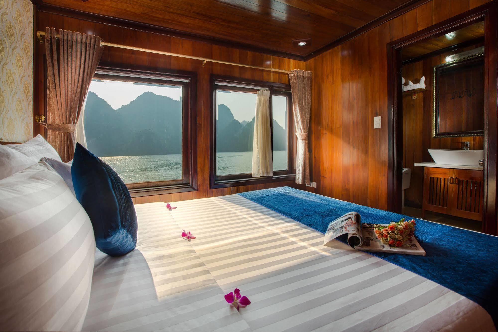 Flamingo Luxury Cruises Hotel Ha Long Exterior photo