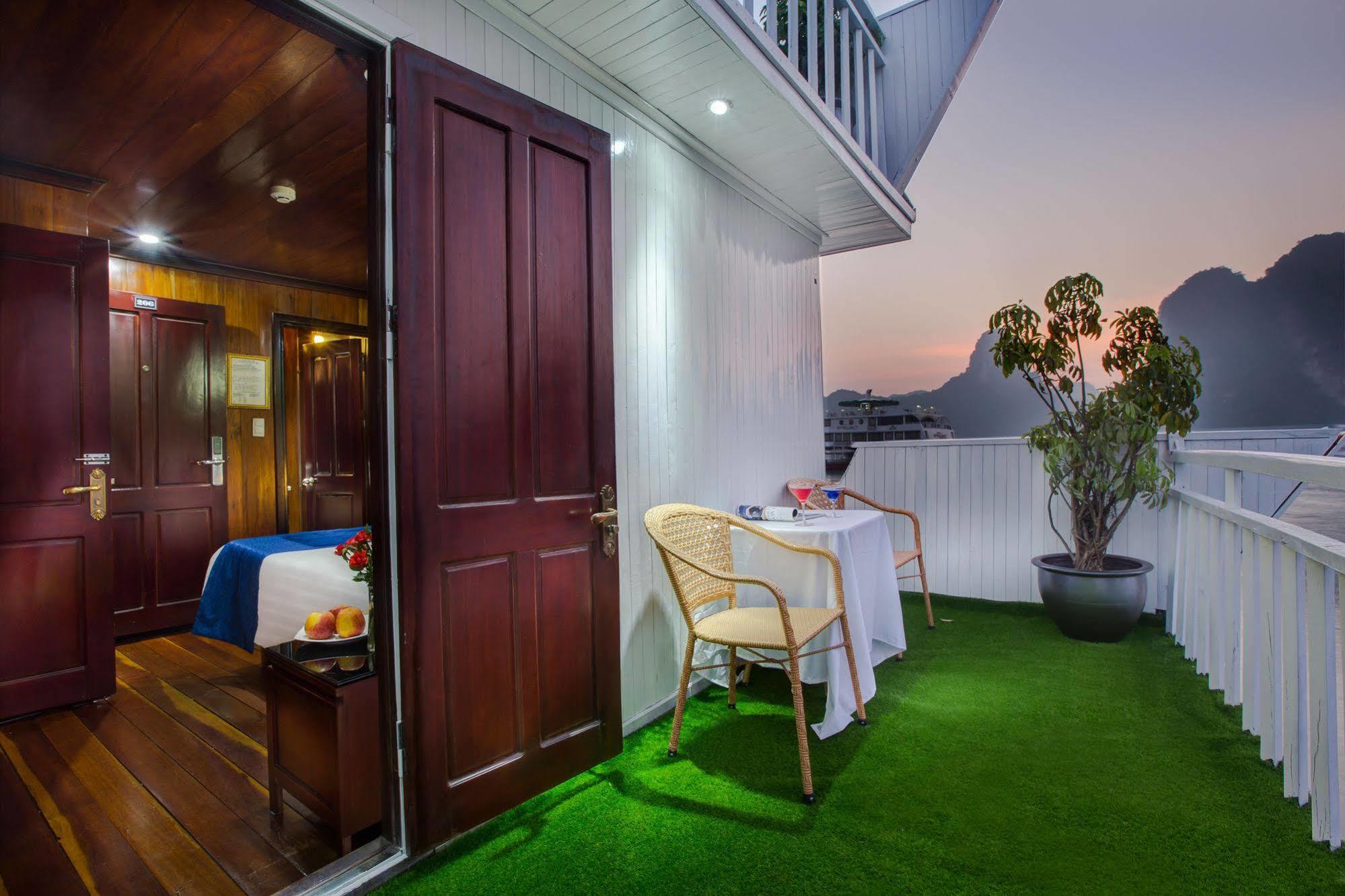 Flamingo Luxury Cruises Hotel Ha Long Exterior photo