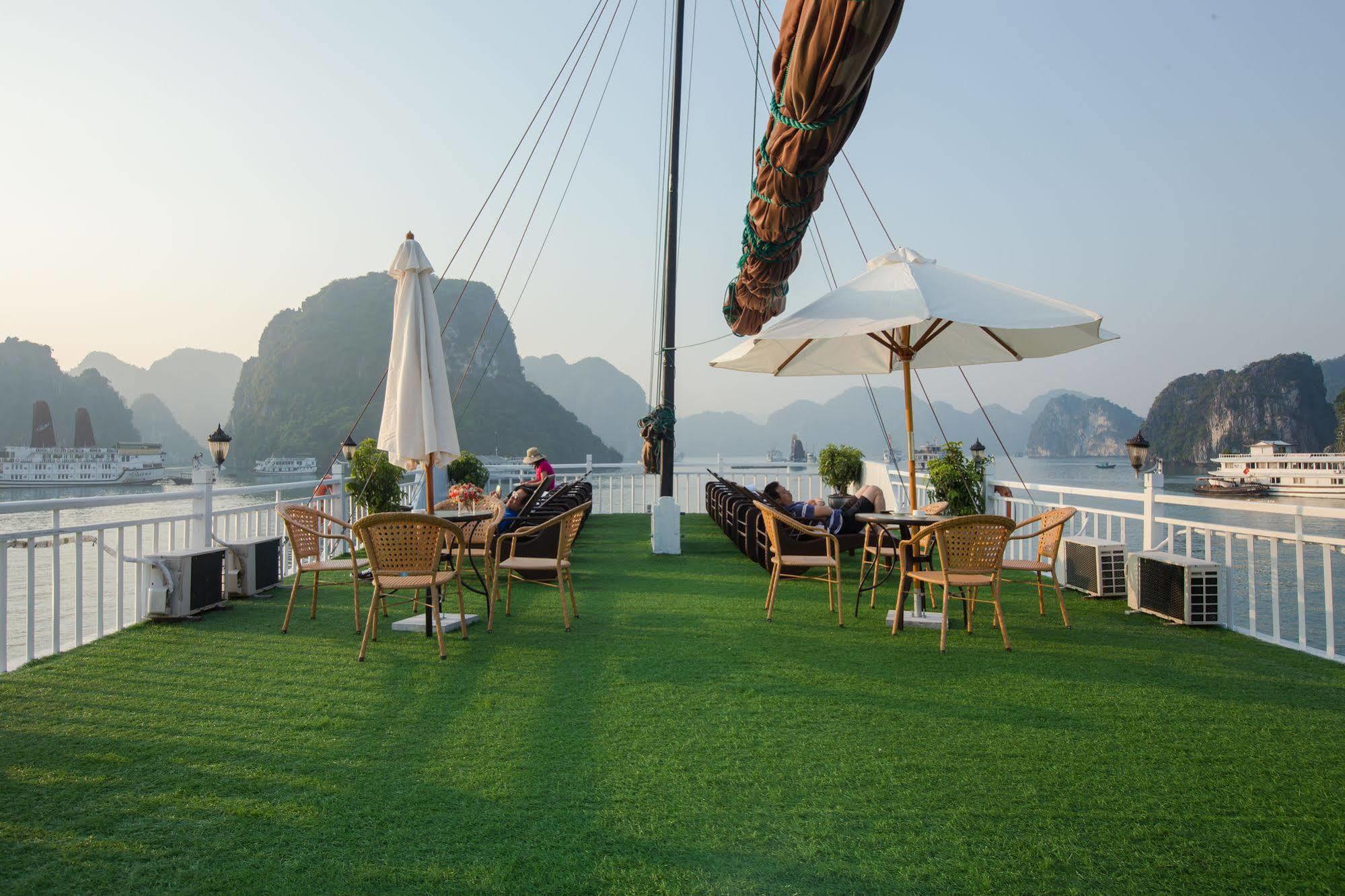 Flamingo Luxury Cruises Hotel Ha Long Exterior photo