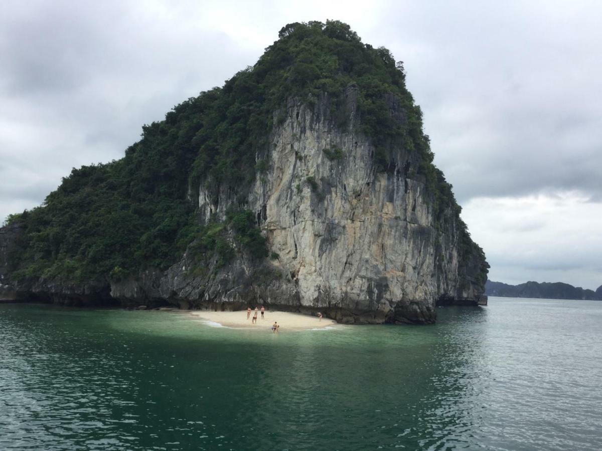 Flamingo Luxury Cruises Hotel Ha Long Exterior photo