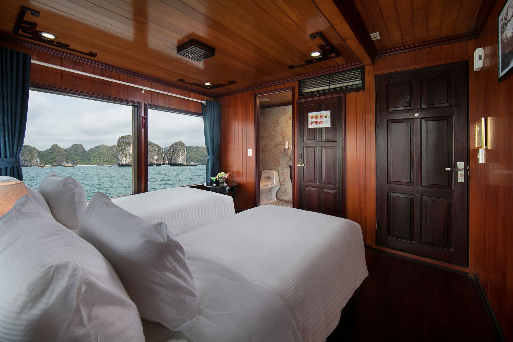 Flamingo Luxury Cruises Hotel Ha Long Exterior photo
